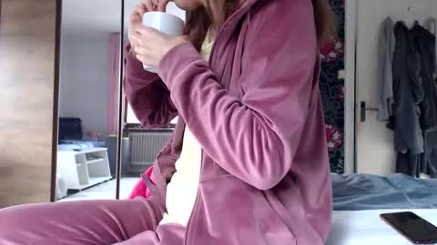 sexysexyhotwetpinkredpussy online show from May 31, 5:30 pm
