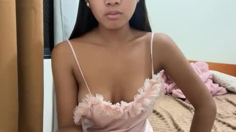 kira_danaya online show from May 26, 5:23 pm