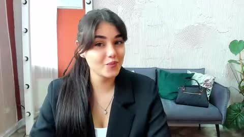 kira_foxy999 online show from October 15, 9:23 am