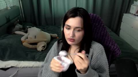 Kira  follow me  online show from February 4, 7:06 pm