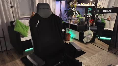 Kira    online show from April 8, 8:00 pm