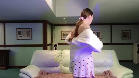  Kira  online show from December 17, 3:33 am