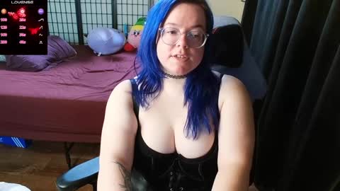 Snapshot of kiraspitqueen chatting on December 8, 12:29 am KiraSpitQueen online show from December 8, 12:29 am