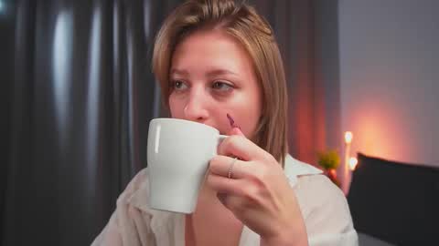 kiss_me_mila online show from November 7, 4:18 am