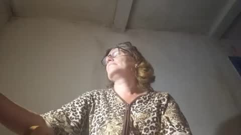 kissandvibe online show from August 1, 7:49 pm