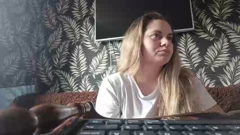 kissmelory online show from November 10, 11:27 am