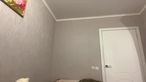 kissuthistime online show from April 29, 5:30 pm