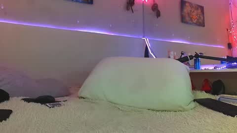 Snapshot of kit_fkn_kat chatting on December 19, 7:18 pm kat online show from December 19, 7:18 pm