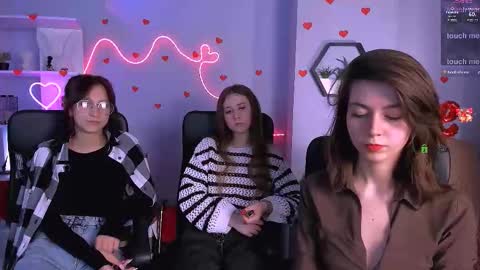 kitniss online show from February 7, 9:18 pm