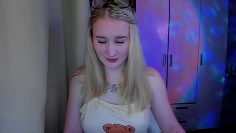 kitten_sun online show from April 17, 1:51 am