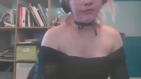 kittennervous online show from October 10, 5:29 pm