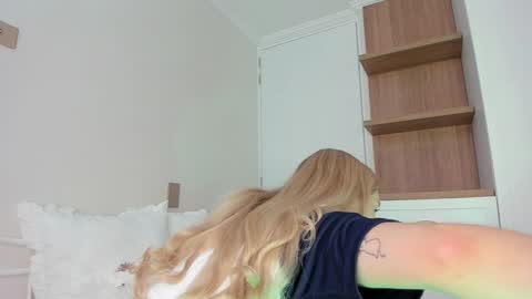 sophie online show from February 24, 6:39 pm