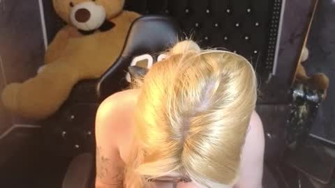 kitty_fox_b online show from January 16, 1:07 pm