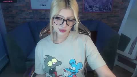 kitty_fox_b online show from March 10, 12:49 pm
