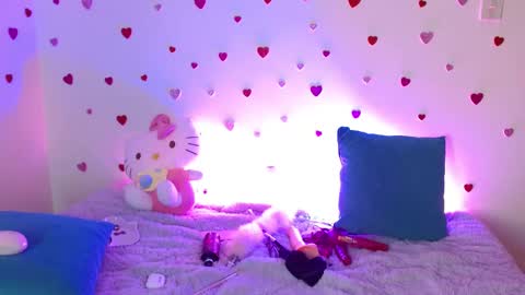 Snapshot of kittycatw chatting on March 2, 9:19 pm LAURA help me reach 100likes online show from March 2, 9:19 pm
