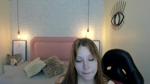  K I T T  Y  online show from January 14, 12:32 pm