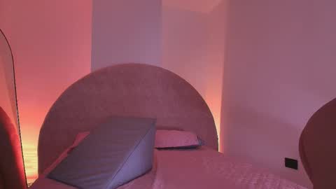 Kkira  online show from April 10, 12:00 pm