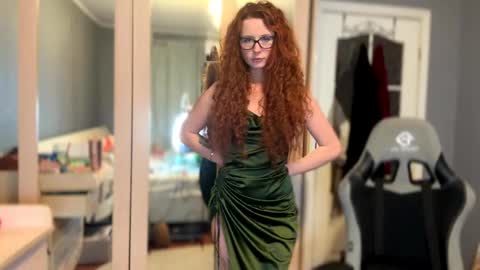 Snapshot of klementinagirl chatting on February 22, 8:48 pm Klementinafanslyklementina6661 online show from February 22, 8:48 pm