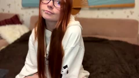 Snapshot of klementinagirl chatting on February 12, 9:43 pm Klementinafanslyklementina6661 online show from February 12, 9:43 pm