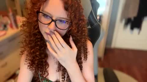 Snapshot of klementinagirl chatting on February 19, 8:52 pm Klementinafanslyklementina6661 online show from February 19, 8:52 pm