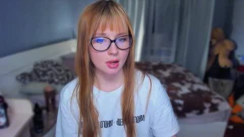 Snapshot of klementinagirl chatting on October 16, 8:44 pm Klementinafanslyklementina6661 online show from October 16, 8:44 pm