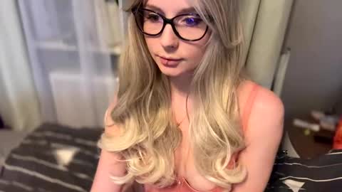 Snapshot of klementinagirl chatting on January 16, 8:14 pm Klementinafanslyklementina6661 online show from January 16, 8:14 pm