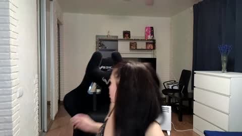 Snapshot of kleoxxx chatting on January 11, 6:44 pm Alisa.         online show from January 11, 6:44 pm