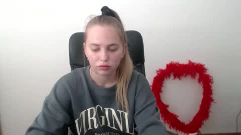 klerkarina online show from October 20, 7:33 am