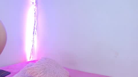 Snapshot of klohe_and_samantha chatting on January 18, 9:45 pm klohe and samantha online show from January 18, 9:45 pm