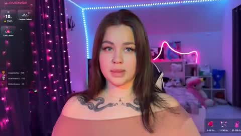 Mia online show from December 13, 7:53 pm