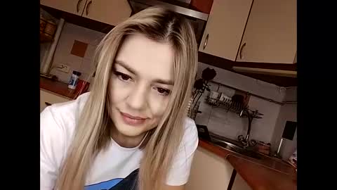 Snapshot of krisssexi chatting on February 16, 12:43 am KrissSexi online show from February 16, 12:43 am