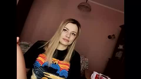 Snapshot of krisssexi chatting on February 25, 5:52 am KrissSexi online show from February 25, 5:52 am