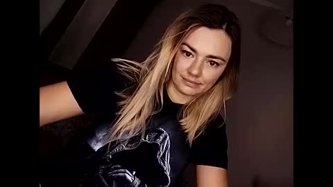 Snapshot of krisssexi chatting on October 14, 5:32 am KrissSexi online show from October 14, 5:32 am