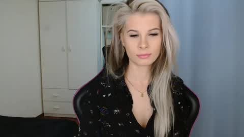 KristineAmore online show from April 7, 6:15 am