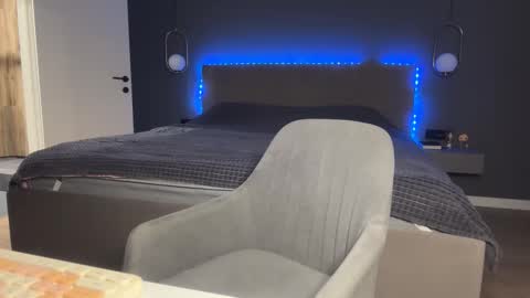 Kristi online show from November 18, 4:02 am