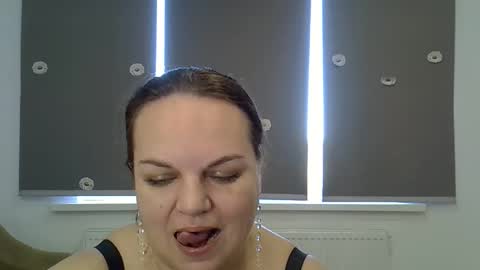 kurkuma_ online show from April 8, 2:08 pm