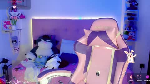 Snapshot of kylie_hottt_ chatting on March 2, 9:08 pm k ylie online show from March 2, 9:08 pm