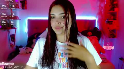 Snapshot of kylie_hottt_ chatting on October 20, 10:13 pm k ylie online show from October 20, 10:13 pm