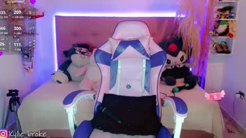 Snapshot of kylie_hottt_ chatting on September 30, 11:53 pm k ylie online show from September 30, 11:53 pm