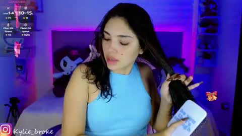 Snapshot of kylie_hottt_ chatting on January 19, 9:02 pm k ylie online show from January 19, 9:02 pm