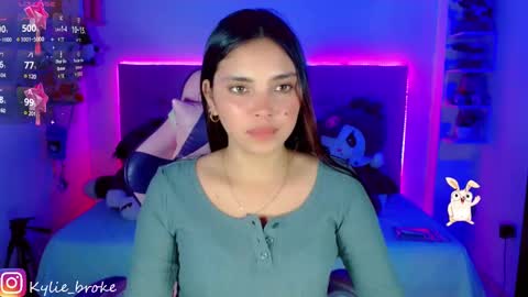 Snapshot of kylie_hottt_ chatting on February 13, 10:33 pm k ylie online show from February 13, 10:33 pm