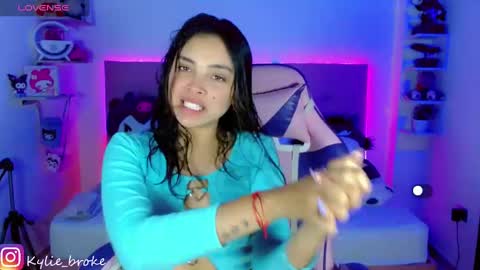 Snapshot of kylie_hottt_ chatting on January 28, 9:08 pm k ylie online show from January 28, 9:08 pm