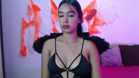 Kyra  online show from October 31, 1:15 pm