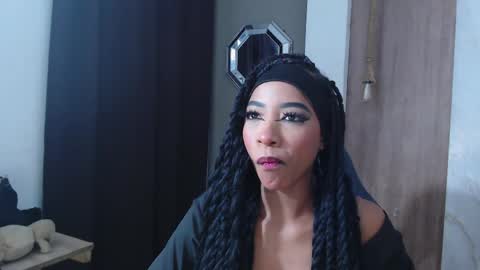 la_gataa_ online show from May 26, 4:39 pm