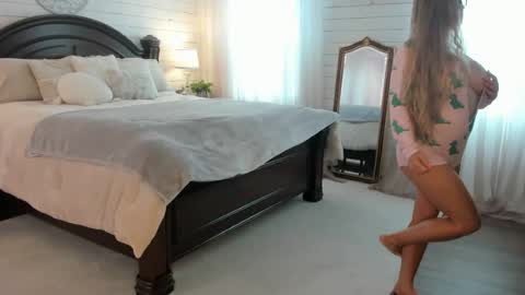 lacii_lo online show from August 3, 12:55 pm