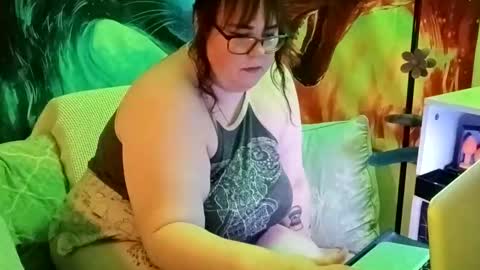 lacy_deville online show from April 19, 7:38 pm