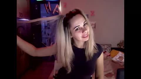 Snapshot of lady_smile69 chatting on September 30, 6:46 pm lady_smile69 online show from September 30, 6:46 pm