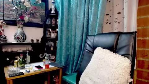 laia_hadid online show from March 3, 5:13 am