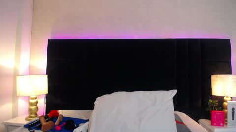 Laila Stilwills online show from April 10, 7:14 am