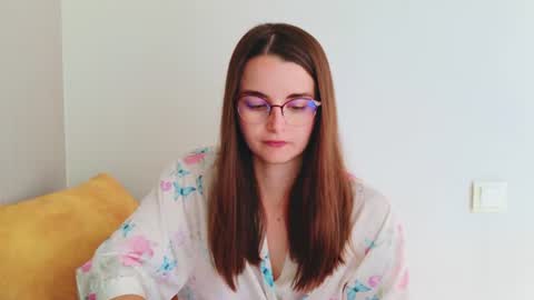lana_gl online show from July 9, 7:00 am